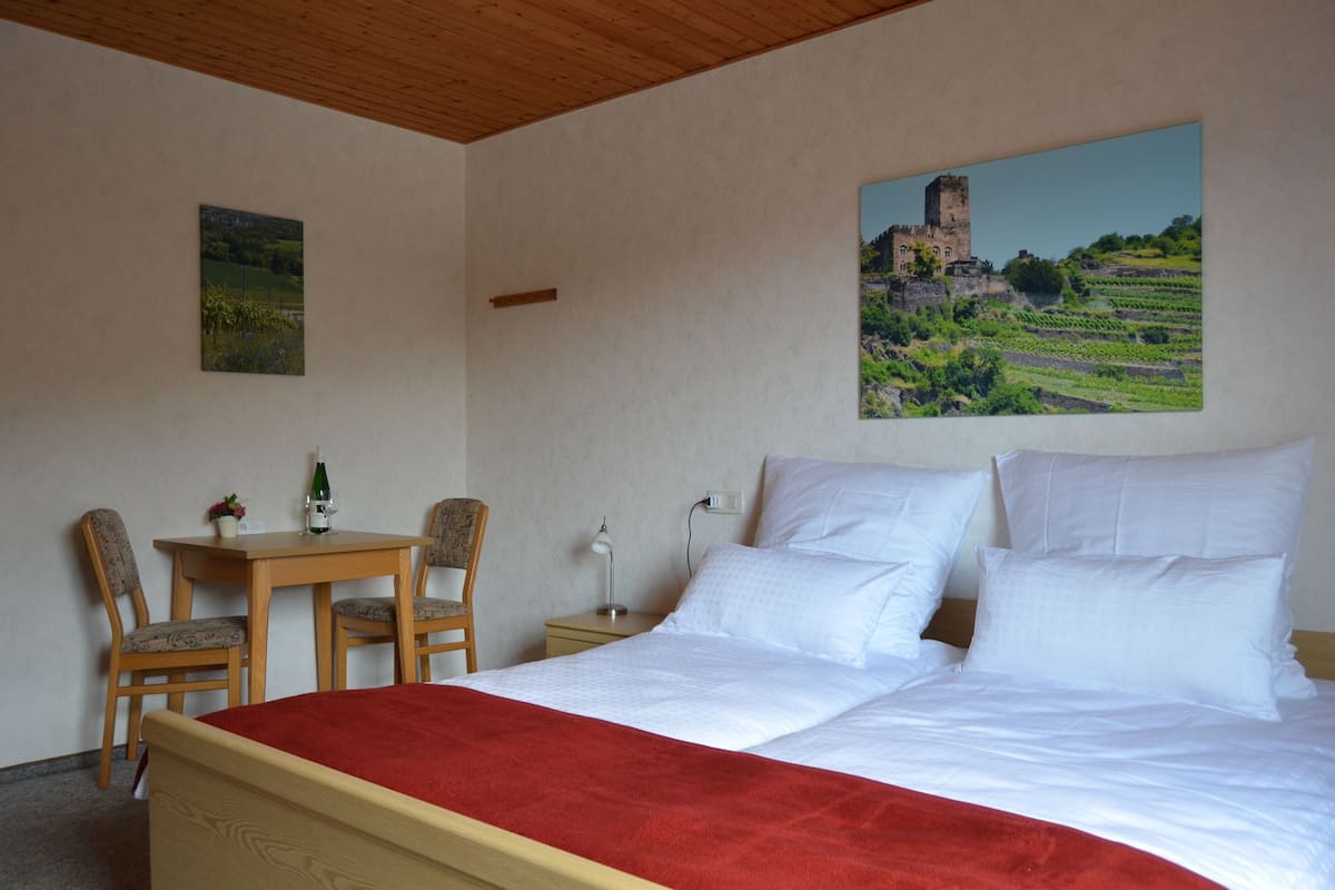Double Room, Vineyard View | Bar mini, ruang kerja komputer riba, langsir/tirai gelap terus