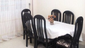 Departamento de lujo, 3 habitaciones, vista al jardín | Servicio a la habitación
