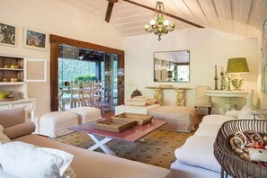 Standaard huis, meerdere slaapkamers, uitzicht op oceaan | Woonkamer