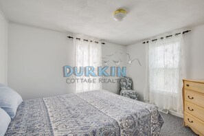 3 bedrooms, iron/ironing board, free WiFi - Spacious Ranch, High Ceilings, Central Air Conditioning, Close to Beach (Narragansett)