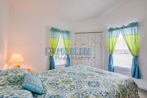 3 bedrooms, iron/ironing board, free WiFi - Spacious Ranch, High Ceilings, Central Air Conditioning, Close to Beach (Narragansett)