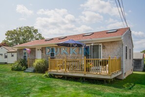Exterior - Spacious Ranch, High Ceilings, Central Air Conditioning, Close to Beach (Narragansett)
