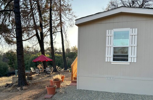Mariposa Yosemite cute 2 bed cottage with pool on large scenic quiet lot