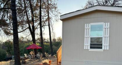 Mariposa Yosemite cute 2 bed cottage with pool on large scenic quiet lot