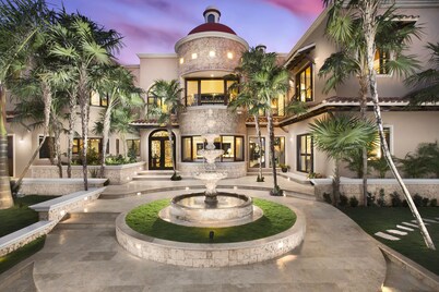 Beach Front Luxury Villa includes Chef, Bartender and Staff - Sept/Oct Discount