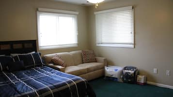 4 bedrooms, iron/ironing board, free WiFi, bed sheets