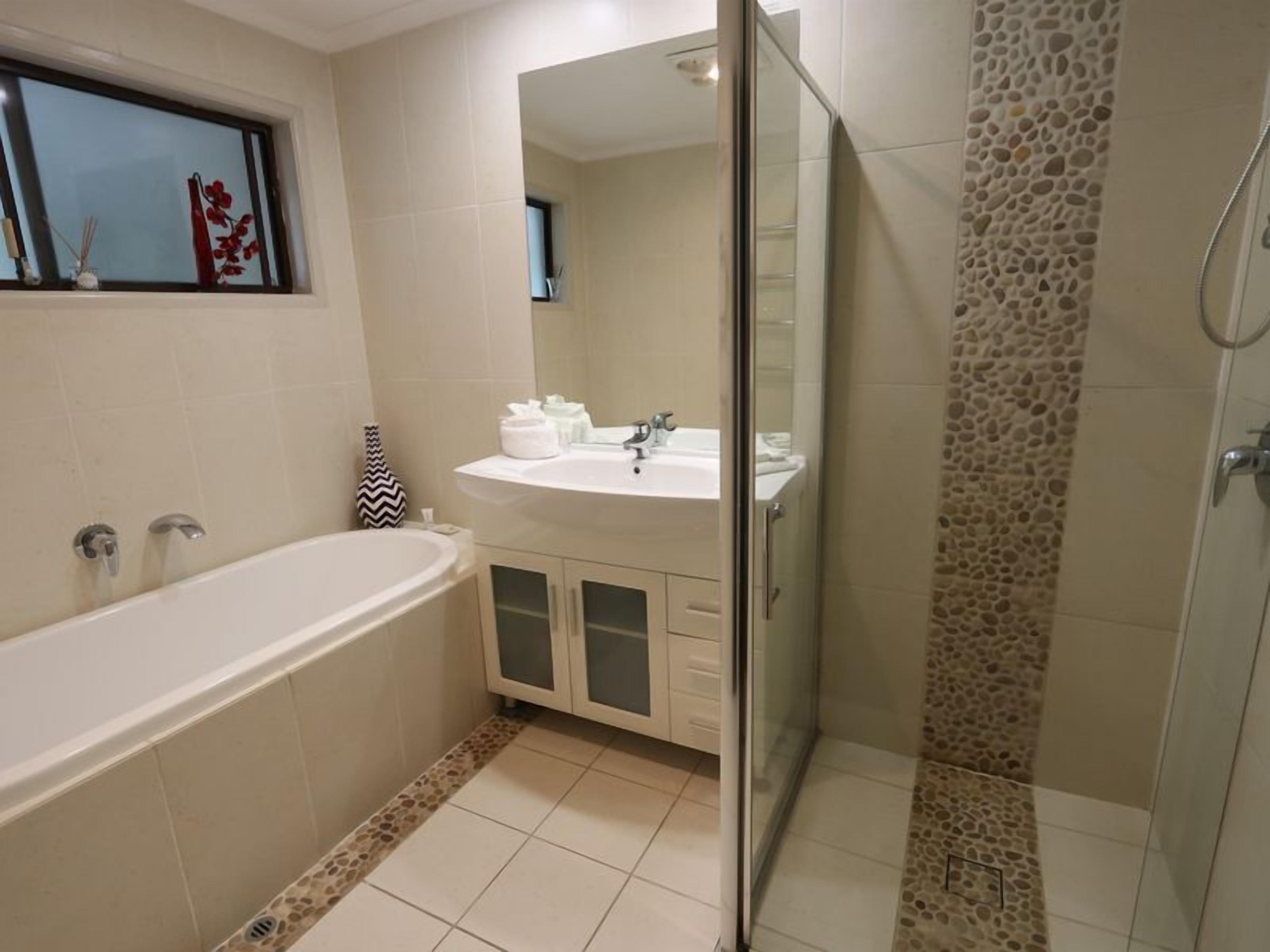 Sleeps 14/Central Location/Kids Toys and Play Equipment/Fully Self Contained — image 17