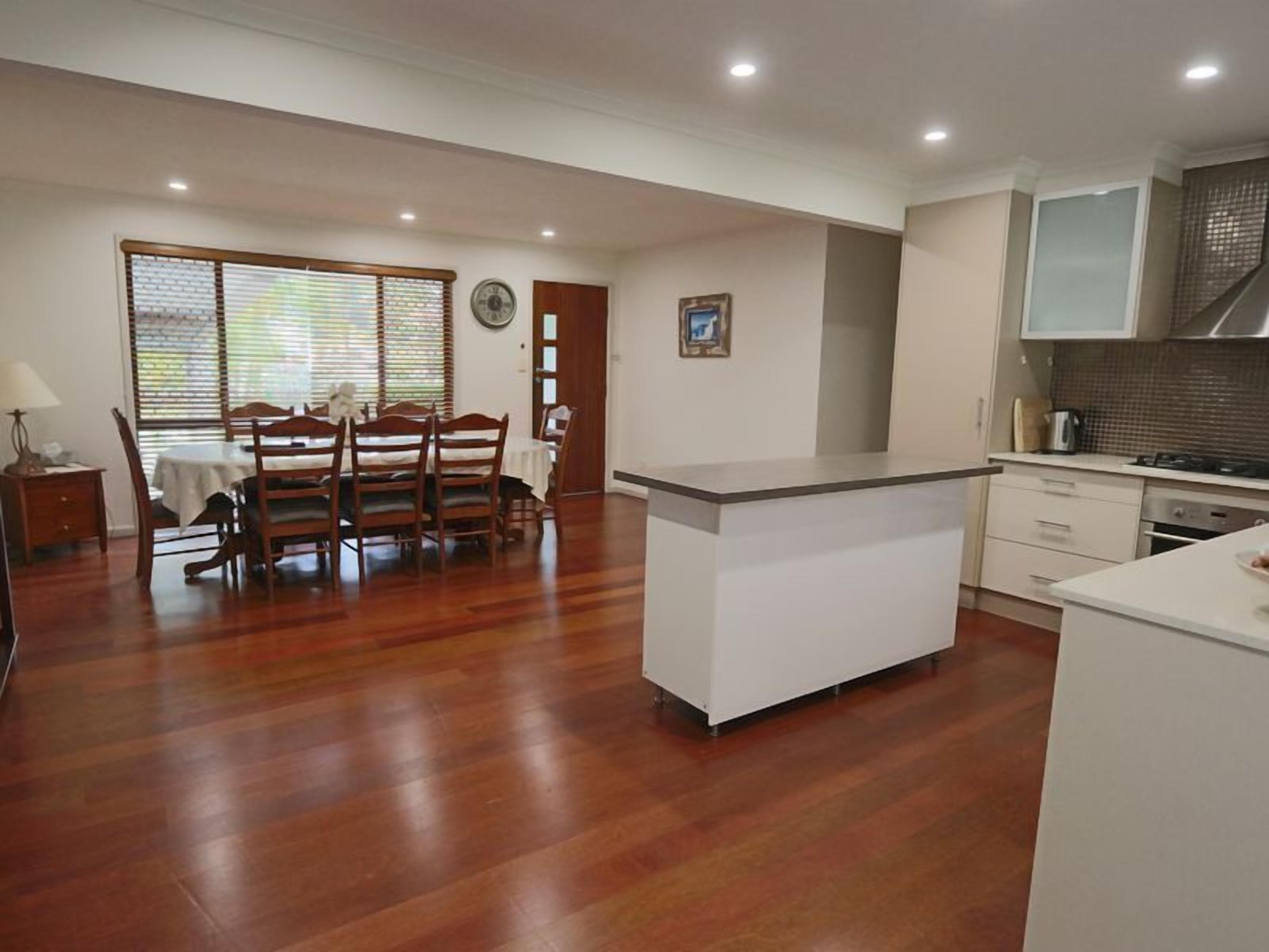 Sleeps 14/Central Location/Kids Toys and Play Equipment/Fully Self Contained — image 8