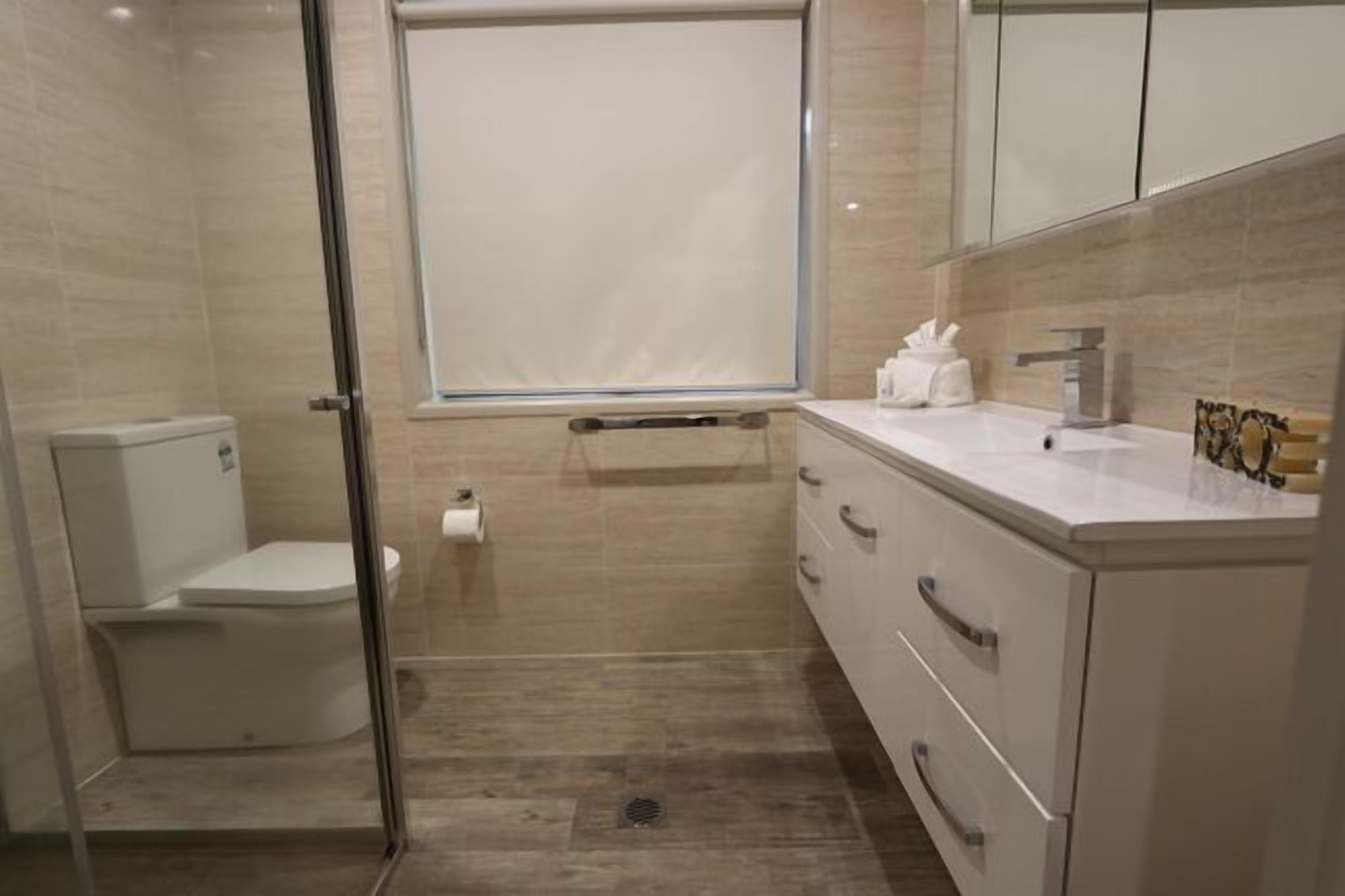 Sleeps 14/Central Location/Kids Toys and Play Equipment/Fully Self Contained — image 16