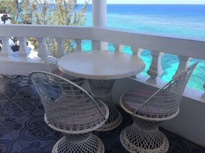 Outdoor dining - Your Caribbean Getaway, 20 minutes from Ocho Rios and major attractions! (Boscobel, St. Mary Parish)