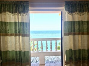 Interior - Your Caribbean Getaway, 20 minutes from Ocho Rios and major attractions! (Boscobel, St. Mary Parish)
