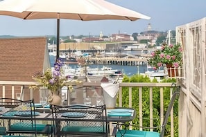 Outdoor dining - Romantic Summerwind Cottage, Scenic Harbor View w/Large Deck (Gloucester)