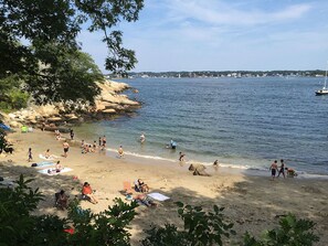Beach nearby, sun-loungers, beach towels