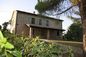Exterior - Splendid private villa for 12 people with swimming pool and olive trees (Gualdo Cattaneo)