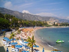 Beach - Luxury Apartment block (Villefranche-Sur-Mer)