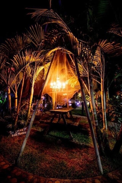 Glamping in the Green Hills Mansion