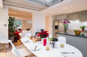Dining - CHELSEA LONDON LUXURY TOWN HOUSE - UPMARKET LOCATION - GREAT PLACE TO STAY  (LONDON)
