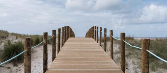 ★ Family Retreat ★ Beach House Private Room with Independent Entrance