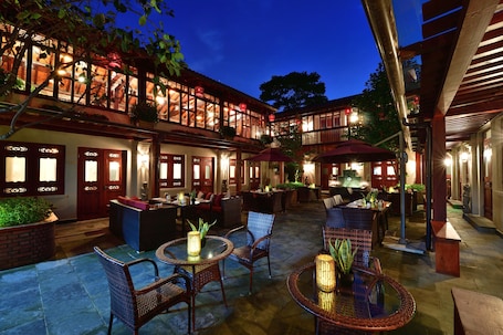 Patio. Jingshan Garden Hotel