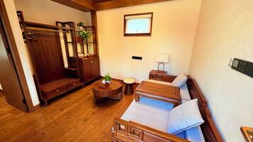 Premier Suite | Premium bedding, down comforters, memory foam beds, minibar