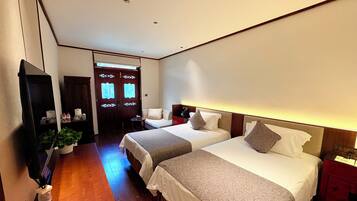 Tomannsrom – standard | Sengetøy av topp kvalitet, dundyner, memory foam-senger og minibar