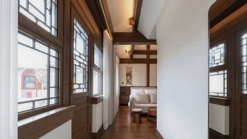 Luxury Suite | Premium bedding, down duvets, memory-foam beds, minibar