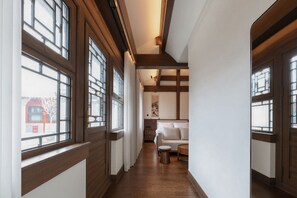 Luxury Suite | Premium bedding, down duvets, memory-foam beds, minibar - Jingshan Garden Hotel (Beijing)
