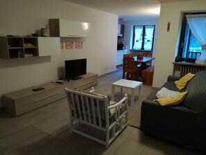 TV - Large and bright three-room apartment (Morgex)