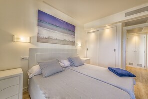 1 bedroom, Internet, bed sheets - Modern apartment with beautiful views of the beach of Cala Millor (Cala Millor)
