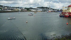 A harbor with boats and a large ship docked. - The Snug-2Bed Apt sleeps 4 with fab sea views directly on the Wild Atlantic Way (Dunkineely)