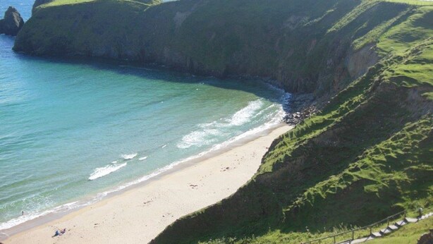 A coastal landscape with a beach, cliffs, and a clear view of the ocean. - The Snug-2Bed Apt sleeps 4 with fab sea views directly on the Wild Atlantic Way (Dunkineely)
