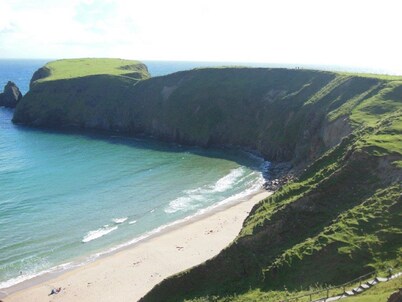 The Snug-2Bed Apt sleeps 4 with fab sea views directly on the Wild Atlantic Way
