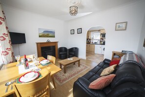 TV, caminetto, lettore DVD