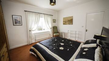 2 slaapkamers, een strijkplank/strijkijzer, wifi, beddengoed