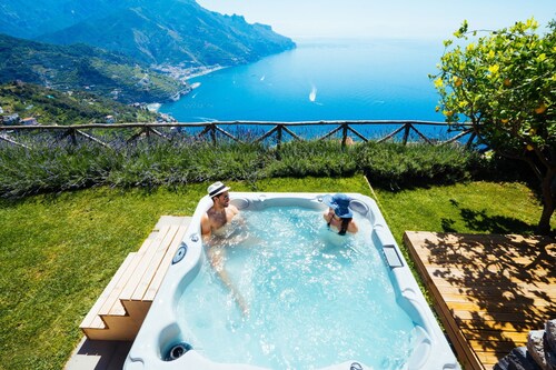 Sea View Villa in Ravello with lemon pergola, gardens & jacuzzi -ideal for elope