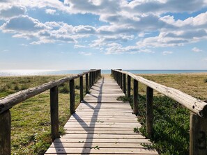Una spiaggia nelle vicinanze