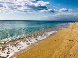 Una spiaggia nelle vicinanze