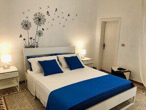 2 habitaciones, escritorio, tabla de planchar con plancha y wifi 