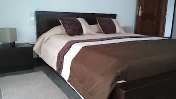 3 dormitorios, tabla de planchar con plancha, wifi gratis y ropa de cama