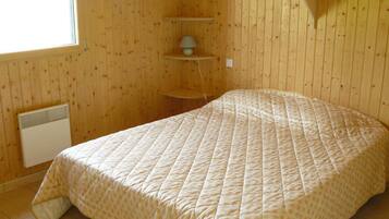 8 habitaciones y tabla de planchar con plancha