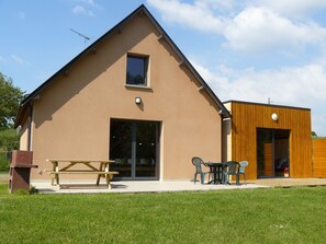 تناول الطعام بالخارج