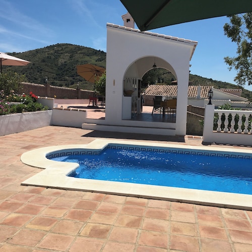 Idyllic Country Villa with a pool, jacuzzi and BBQ set in the Competa mountains