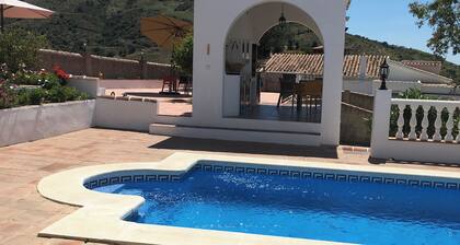 Idyllic Country Villa with a pool, jacuzzi and BBQ set in the Competa mountains