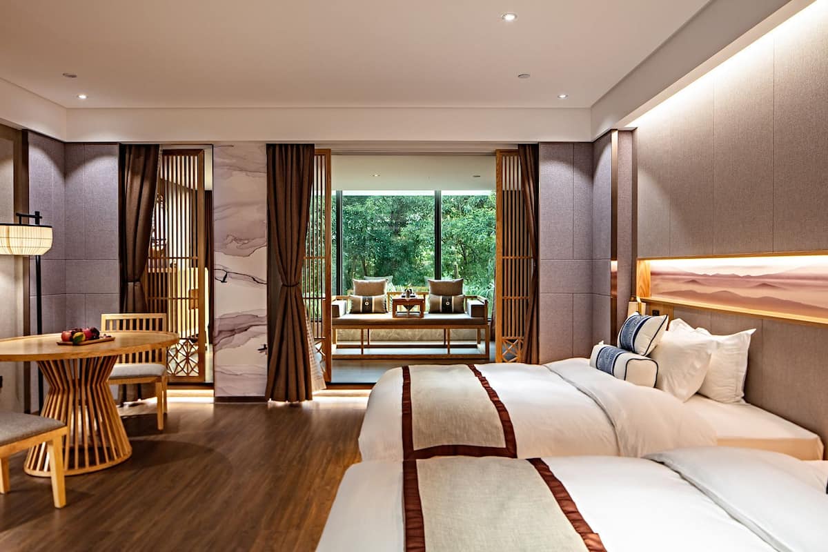 Suite, pemandangan danau | Seprai premium, minibar, brankas, dan meja kerja
