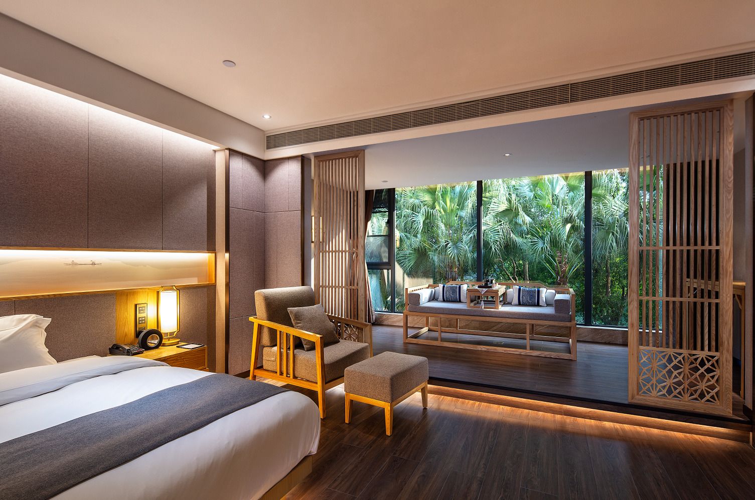 Suite B, Lake View | Premium bedding, minibar, in-room safe, desk