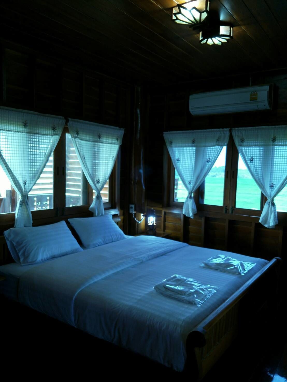 Deluxe Double Room | Iron/ironing board, free WiFi