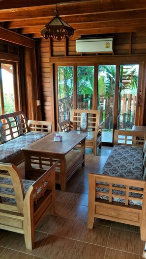 Coin salon dans le hall