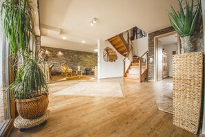 Deluxe Apartment, 4 Bedrooms (incl. cleaning fee 90 EUR) | Living area