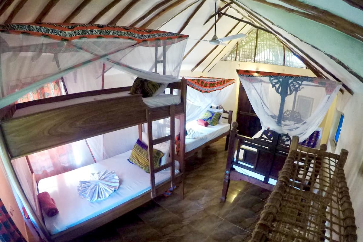 Traditionele slaapzaal, 1 slaapkamer, balkon, uitzicht op tuin (1) | 1 slaapkamer, een kluis op de kamer, individueel gedecoreerd