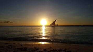 Beach nearby, white sand, 2 beach bars